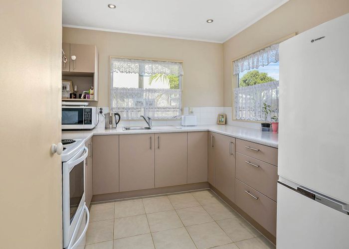  at 3/5 Chartwell Avenue, Glenfield, North Shore City, Auckland