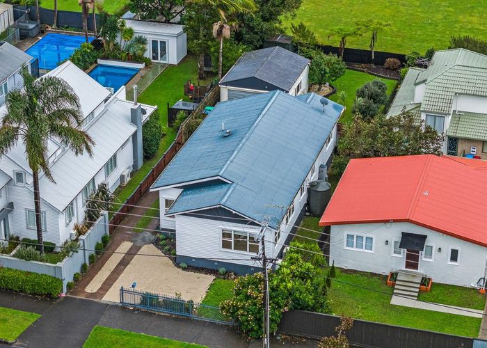  at 36 Te Ra Road, Point Chevalier, Auckland