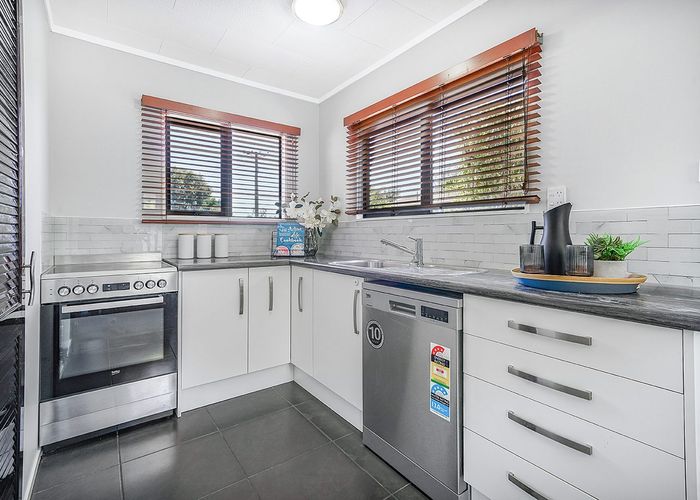  at 2/42 Graham Street, Hamilton East, Hamilton