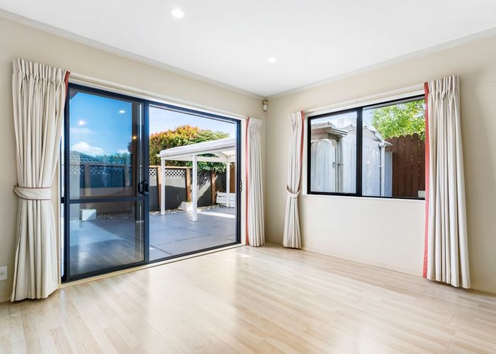  at 2/25 Thirlmere Rise, Northpark, Auckland