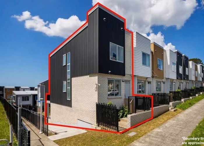  at 2 Wharetana Crescent, New Lynn, Waitakere City, Auckland