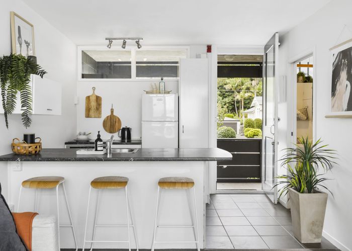  at 18/49 Esplanade Road, Mount Eden, Auckland