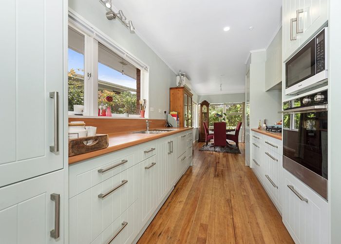  at 33 Hooker Avenue, Chedworth, Hamilton