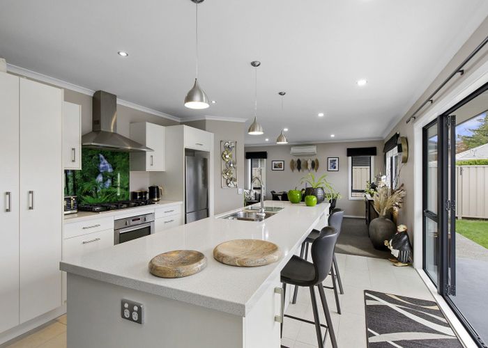  at 5 Vernon Grove, Brown Owl, Upper Hutt