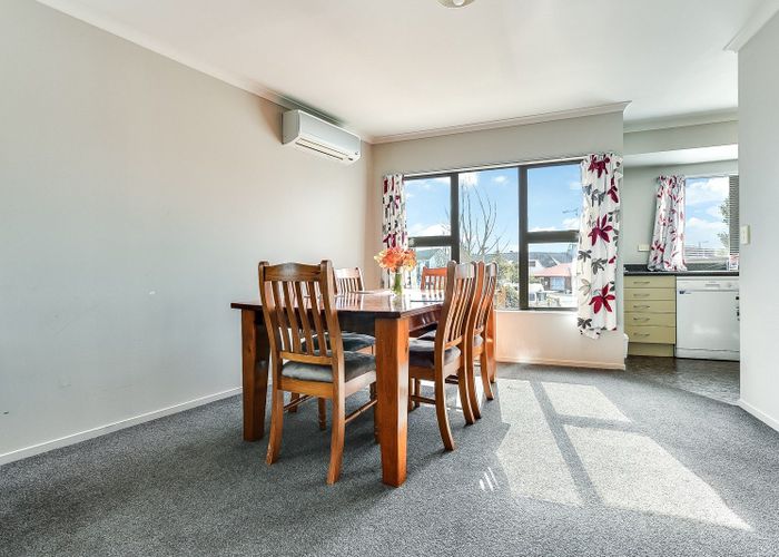  at 5E Snead Place, Hamilton East, Hamilton