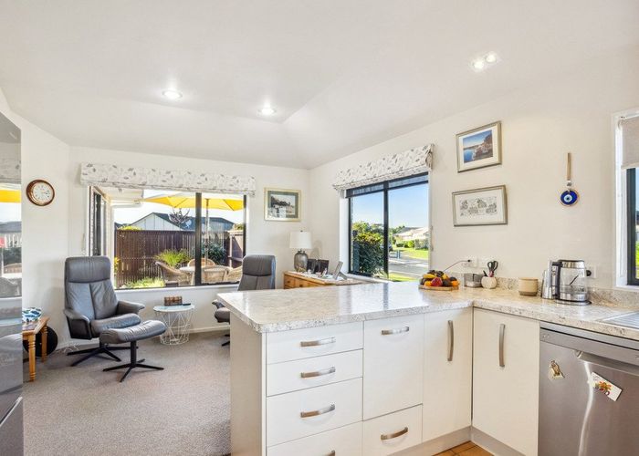  at 146 Guildford Drive, Paraparaumu Beach, Kapiti Coast, Wellington