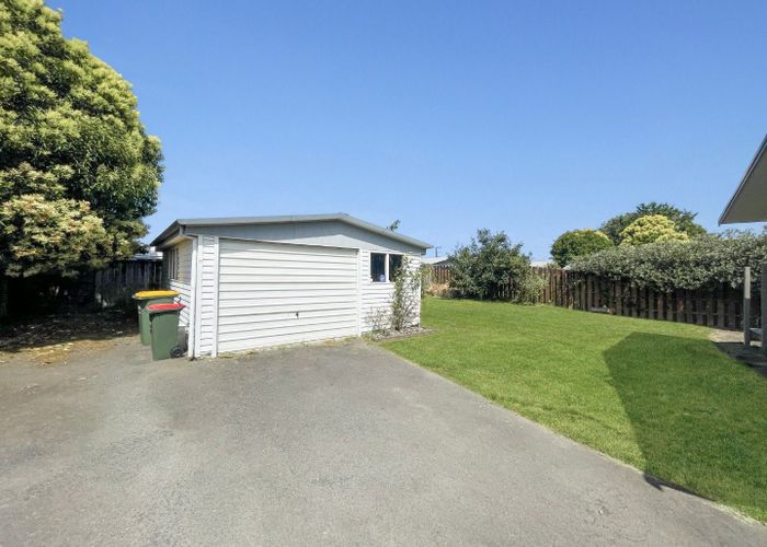  at 32 Elmwood Crescent, Pukete, Hamilton, Waikato