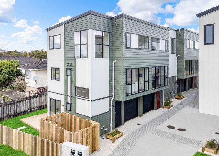  at 125 Universal Drive, Henderson, Waitakere City, Auckland