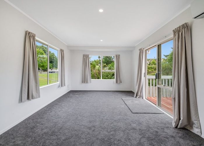  at 2/2 Rook Place, Unsworth Heights, North Shore City, Auckland