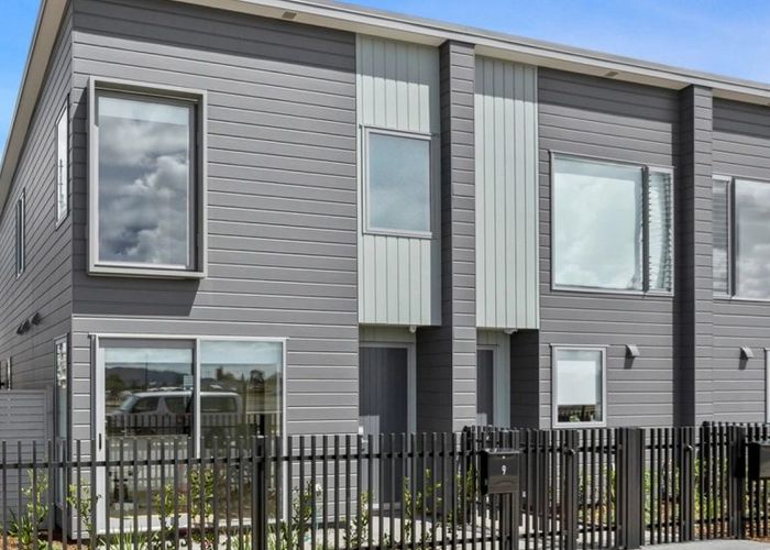  at 10 Viridian Avenue, Rosehill, Papakura