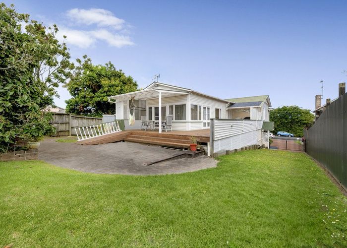  at 198 Whitney Street, Blockhouse Bay, Auckland City, Auckland