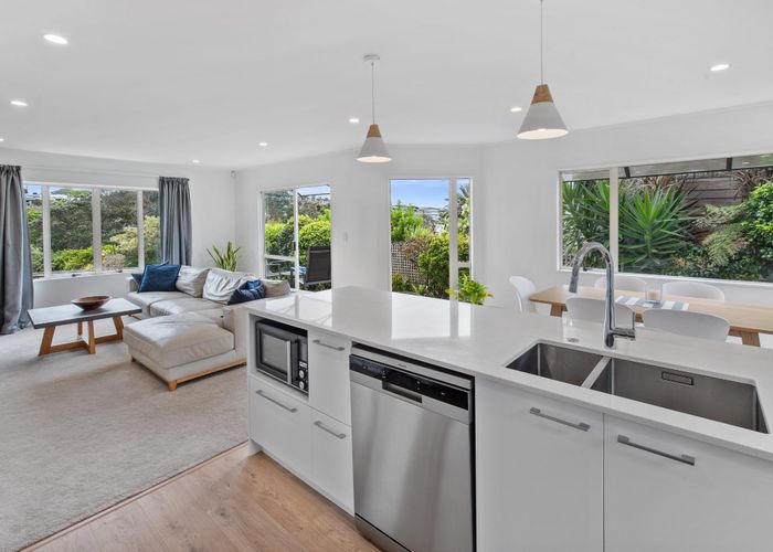 at 2/893 Beach Road, Waiake, Auckland