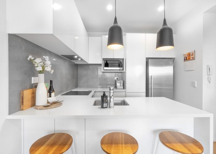  at 102/26B Racecourse Parade, Avondale, Auckland