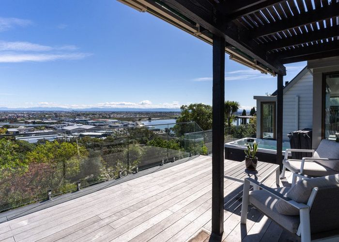  at 3 Roland Lane, Mount Pleasant, Christchurch City, Canterbury