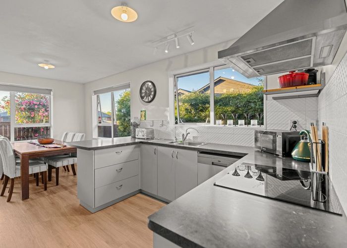  at 2/5 Rutherford Street, Woolston, Christchurch City, Canterbury