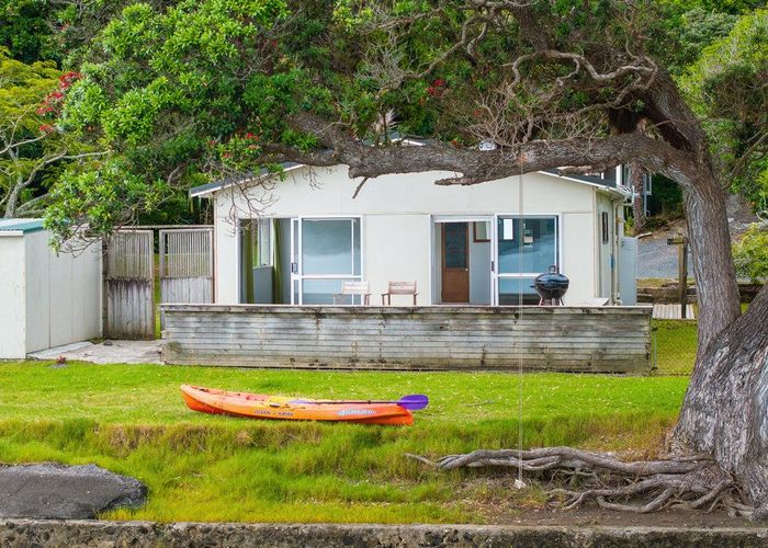  at 3 Foster Avenue, Huia, Waitakere City, Auckland