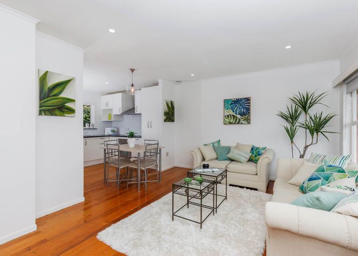  at 2/28 Hemi Street, Narrow Neck, Auckland