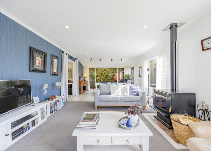  at 39 Emlyn Place, Torbay, Auckland