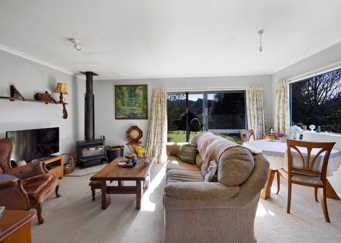  at 2445 Tarata Road, Inglewood