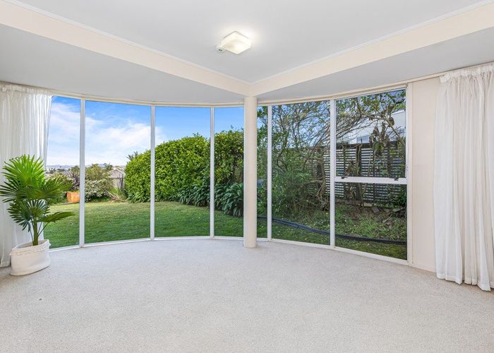  at 2/23 Bernleigh Terrace, West Harbour, Auckland