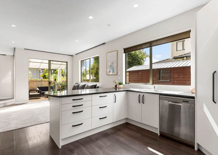  at 5 Witton Place, Schnapper Rock, North Shore City, Auckland