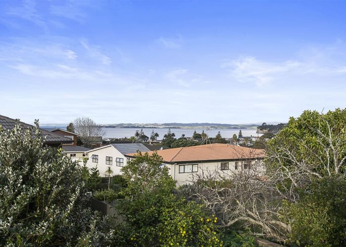  at 208 Clovelly Road, Bucklands Beach, Auckland