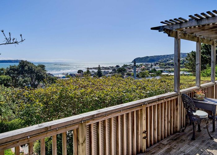  at 20 Grays Road, Plimmerton, Porirua