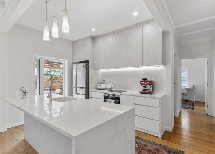  at 12 Sutherland Road, Point Chevalier, Auckland City, Auckland