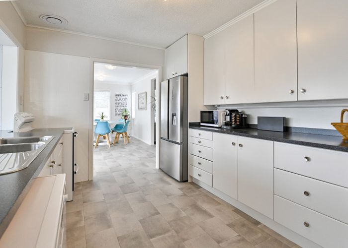  at 909 Harding Road, Camberley, Hastings