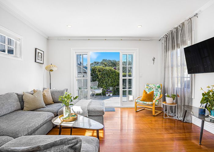  at 22 Beach Road, Northcote Point, North Shore City, Auckland