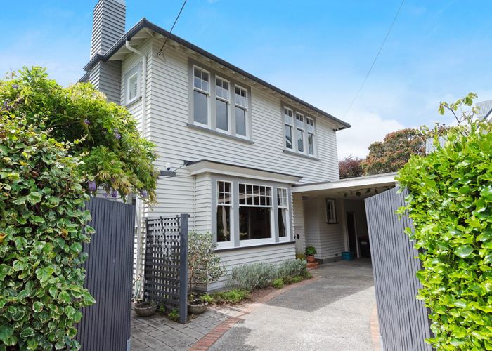  at 18 Homewood Crescent, Karori, Wellington