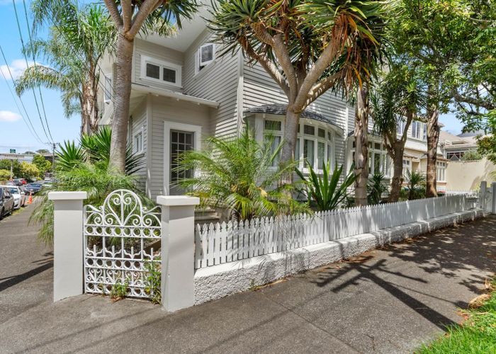  at 25 Carlton Gore Road, Grafton, Auckland