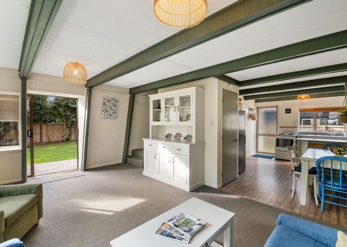  at 122 Field Way, Waikanae Beach, Waikanae