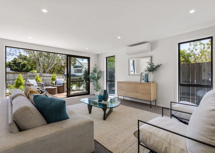  at 2/22 Methuen Road, Avondale, Auckland