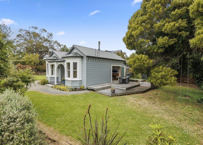  at 8 Moss Street, Portobello, Dunedin
