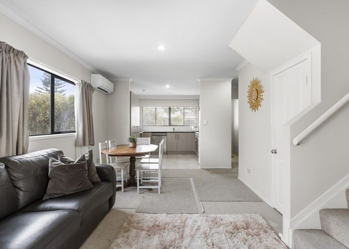  at 72A Panorama Road, Mount Wellington, Auckland