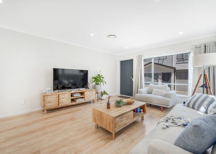  at 4 Waihanga Way, Bucklands Beach, Manukau City, Auckland