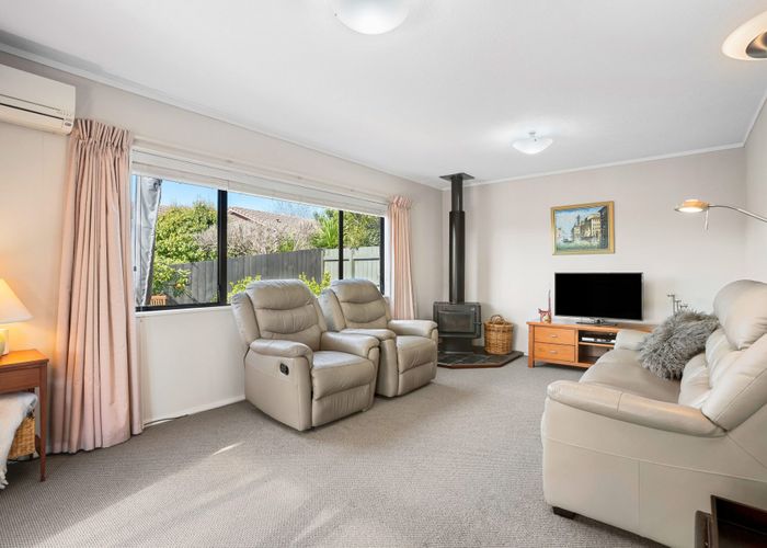  at 2/49 Dalwhinnie Parade, Highland Park, Manukau City, Auckland