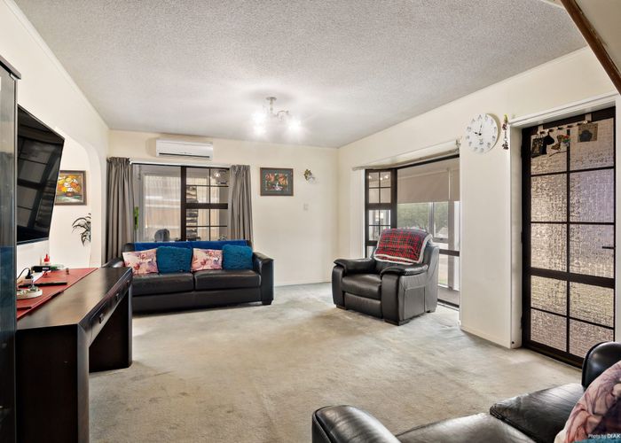  at 1/216 Edmonton Road, Te Atatu South, Waitakere City, Auckland