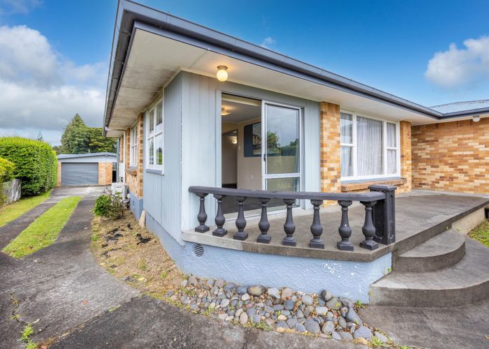  at 8 Christie Street, Forest Lake, Hamilton