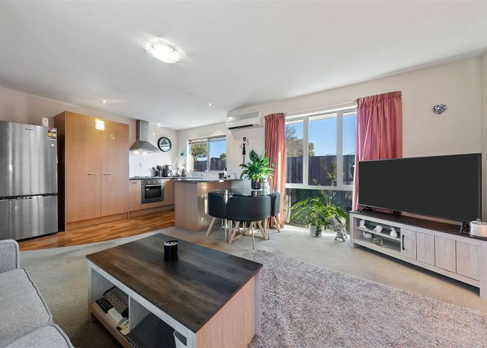  at 2/31 Tuckers Road, Redwood, Christchurch