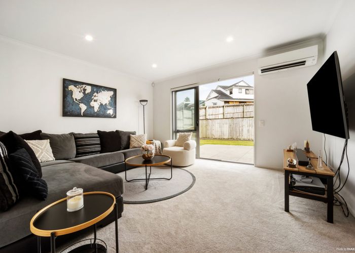  at 16 William Wallbank Crescent, Swanson, Waitakere City, Auckland