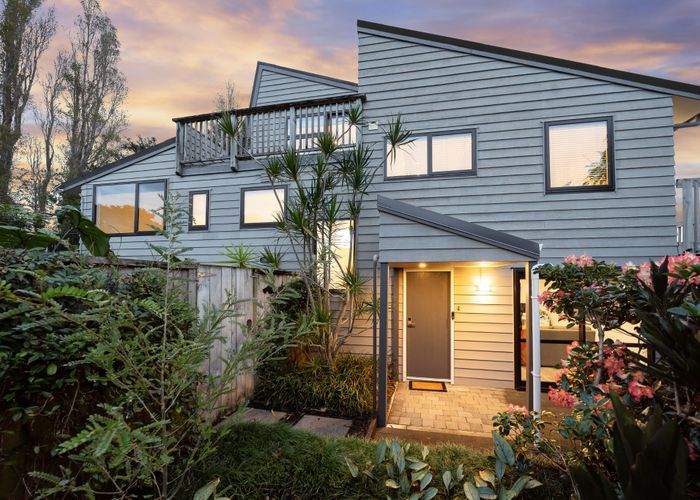  at 20 Lilian Place, Farm Cove, Manukau City, Auckland