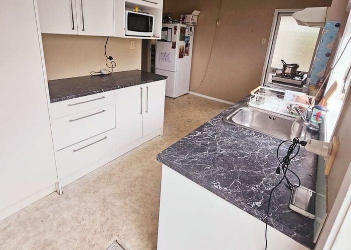  at 940B East Coast Road, Northcross, North Shore City, Auckland