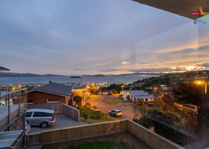  at 102 Dowse Drive, Maungaraki, Lower Hutt