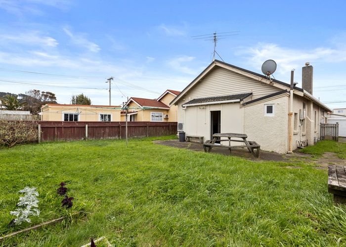  at 166 Rongotai Road, Kilbirnie, Wellington, Wellington