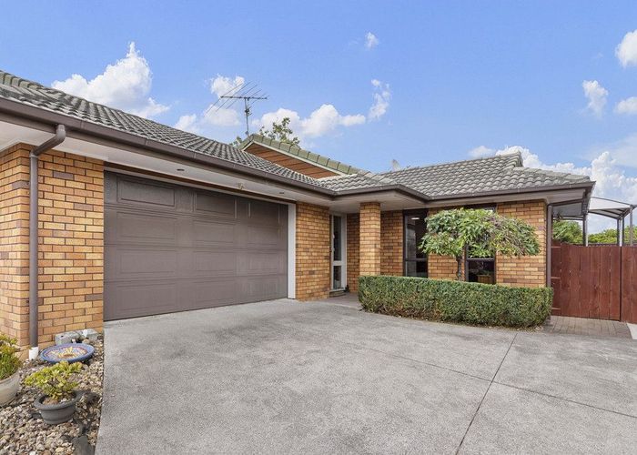  at 4 Carriage Close, Northpark, Auckland