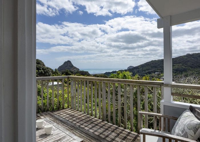  at 90 Seaview Road, Piha, Waitakere City, Auckland