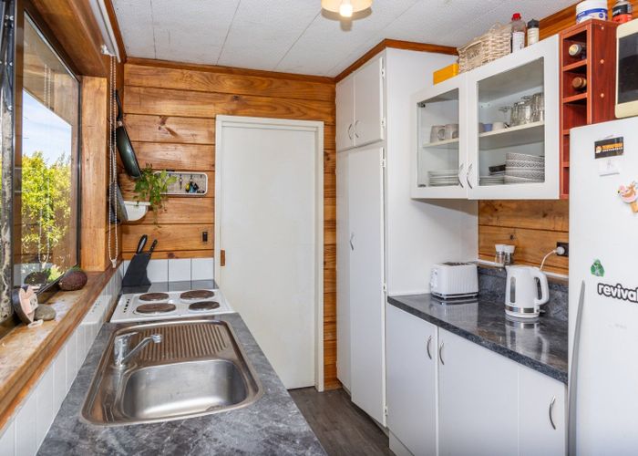  at 8B Bains Avenue, Hamilton East, Hamilton