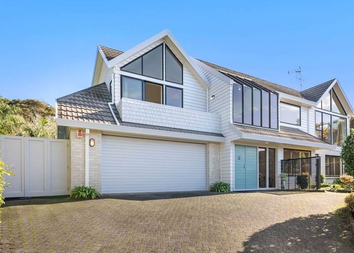  at 2/4 Oban Road, Browns Bay, Auckland
